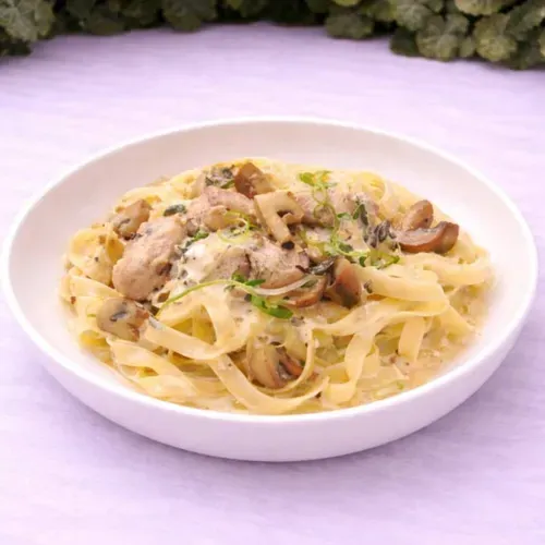 Fettucine cu gaină